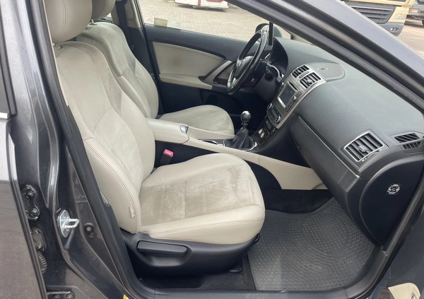 Toyota Avensis cena 35900 przebieg: 199777, rok produkcji 2013 z Warszawa małe 352